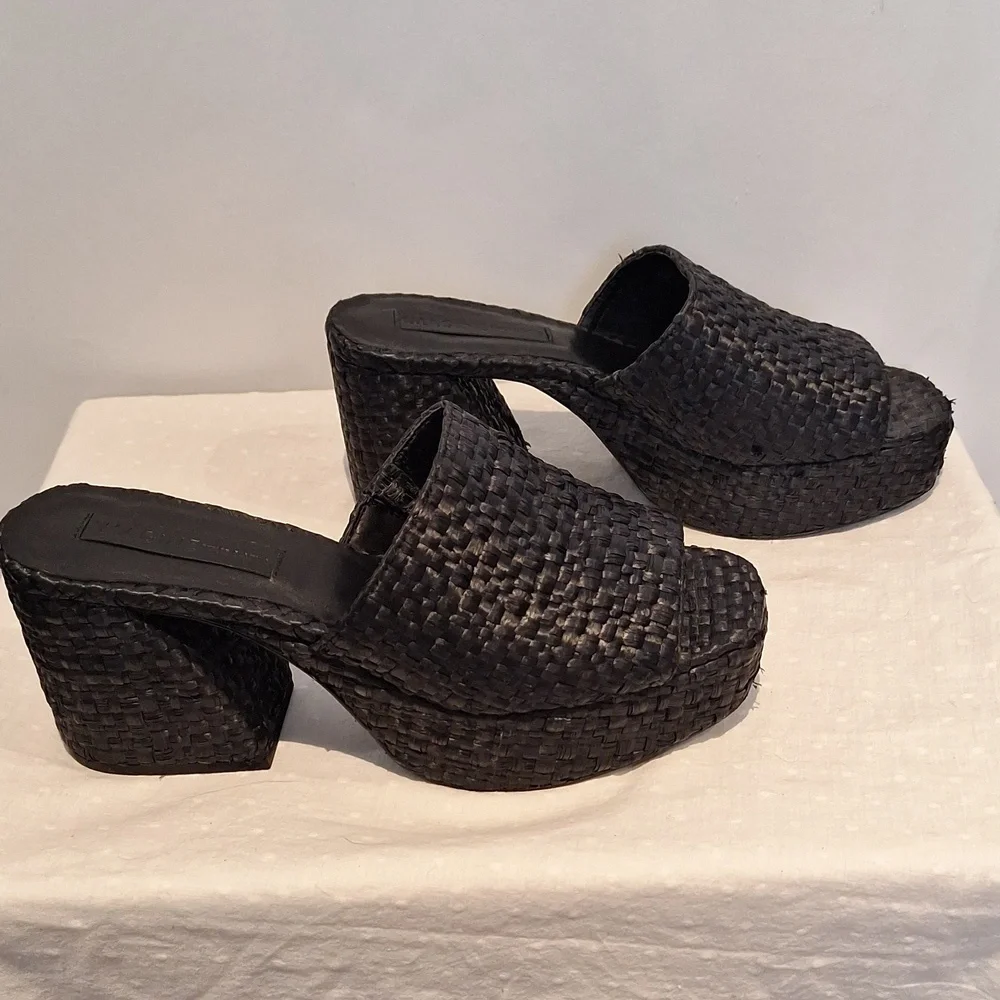 Imagine Vince Camuto Black Thatched Raffia Platform Mules Size 9